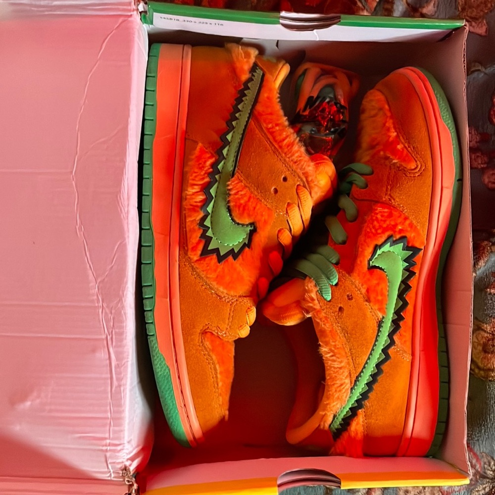 100% authentic Nike Grateful Dead Dunks in Orange/Green Colorway. Worn once.